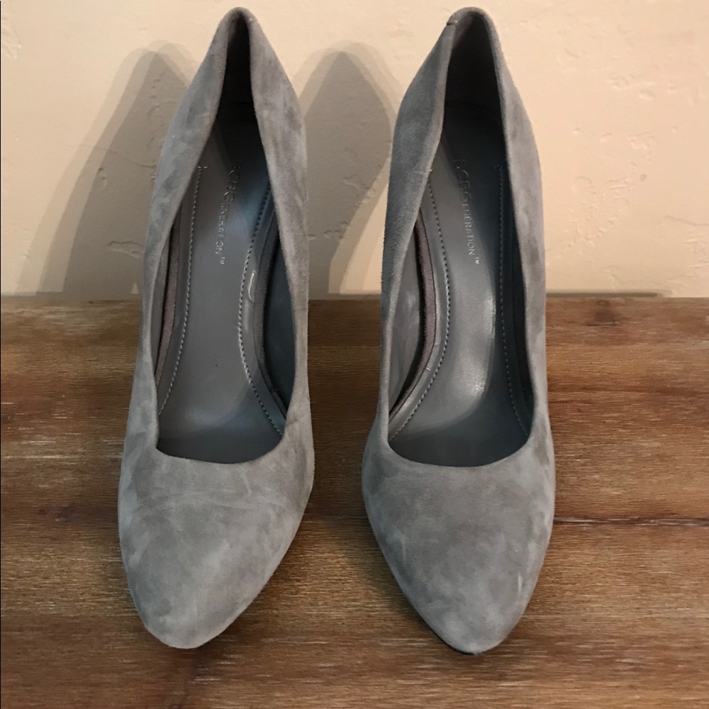 Bcbgeneration gray suede pumps